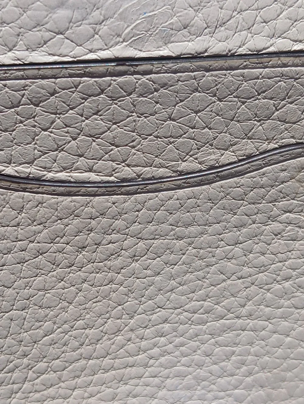 Coach Pebbled Leather Card Case in Off-White with Gold Hardware - Picture 3 of 12